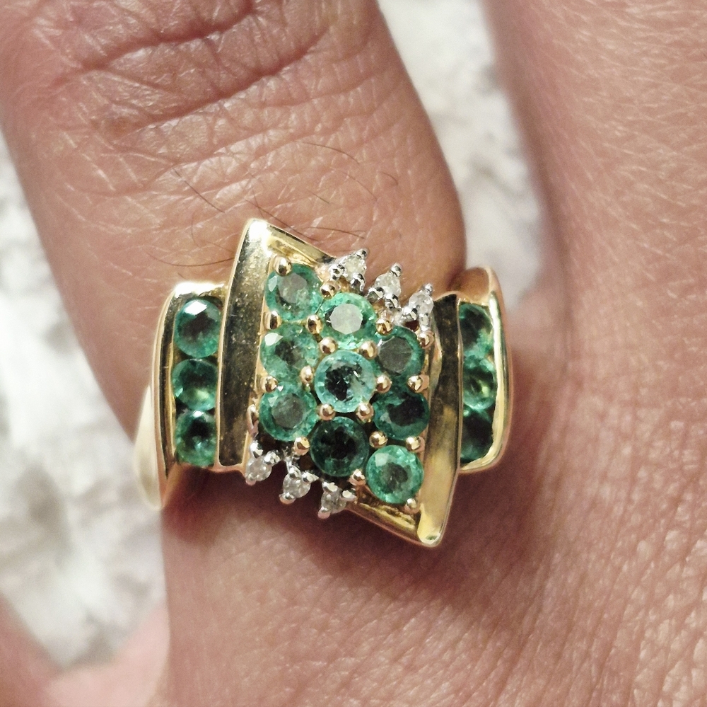 Vintage 14k Yellow Gold Emerald & Diamond Cluster Cocktail Ring - Picture 3 of 6